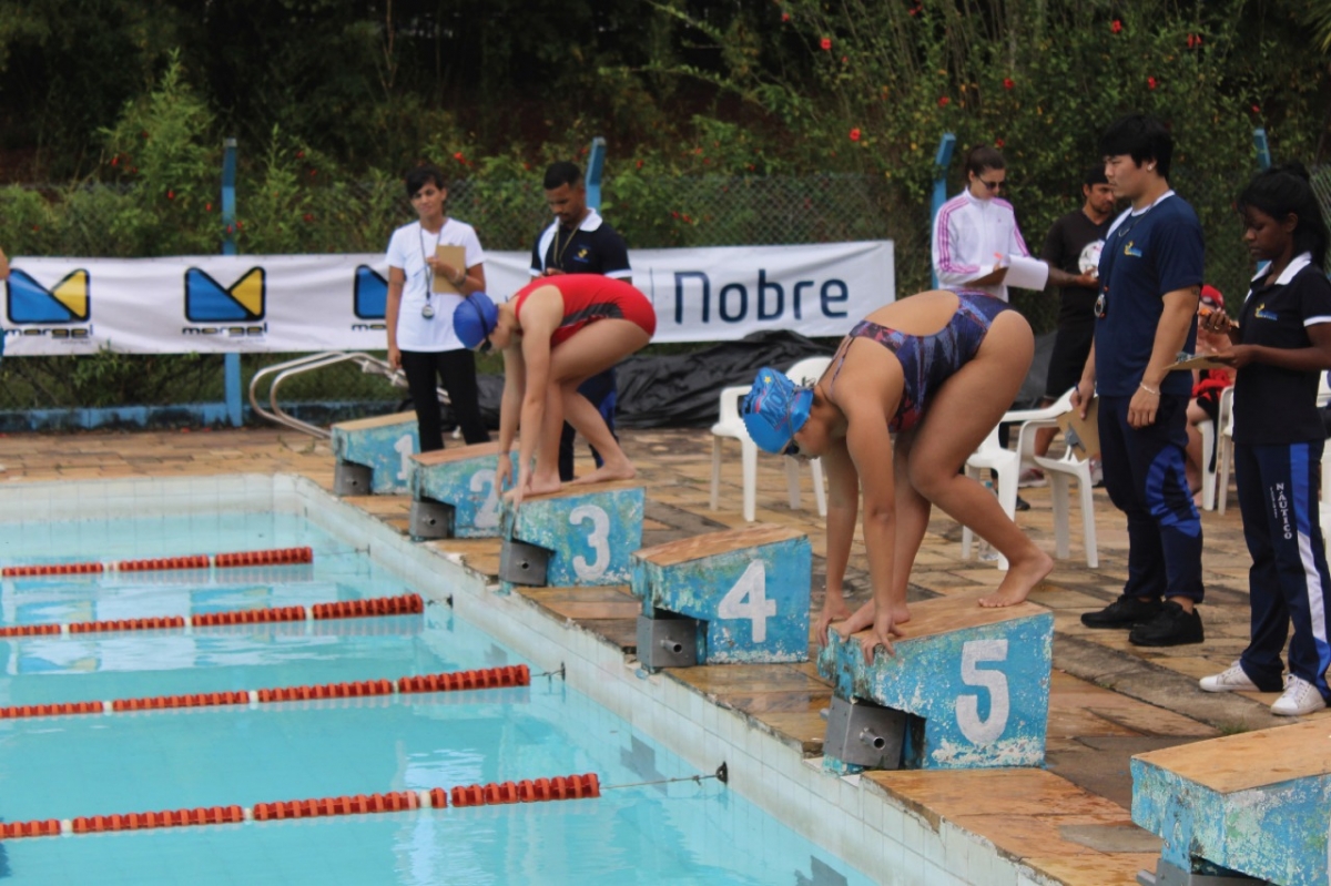 Provas de natação do 15º Jogos Interescolares MM Calçados é adiada para 1º de junho